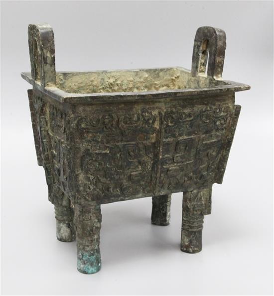 An archaistic bronze vessel